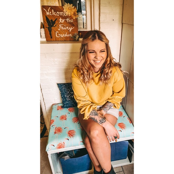 Meet your Posher, Taylor - Picture 1 of 1